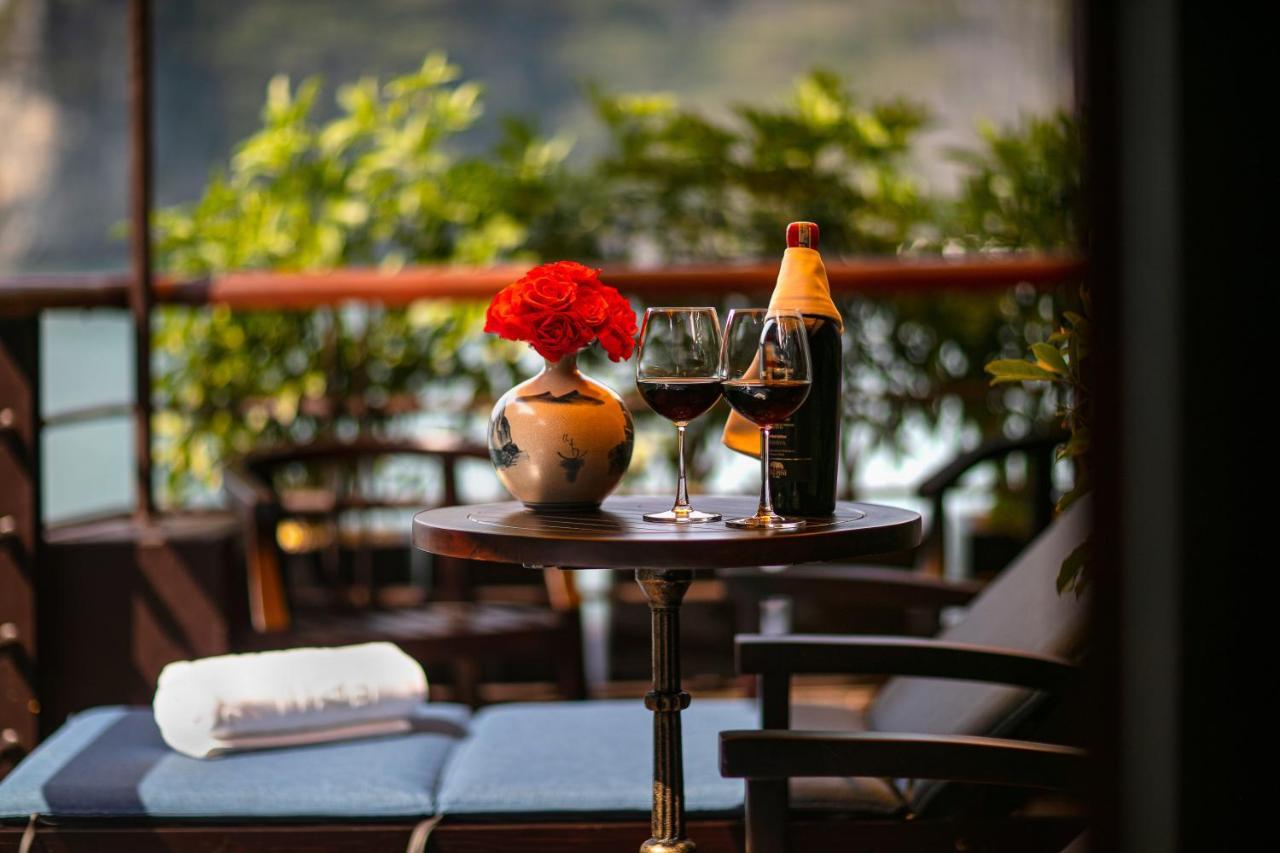 下龍 Nostalgia Halong Cruise酒店 外观 照片